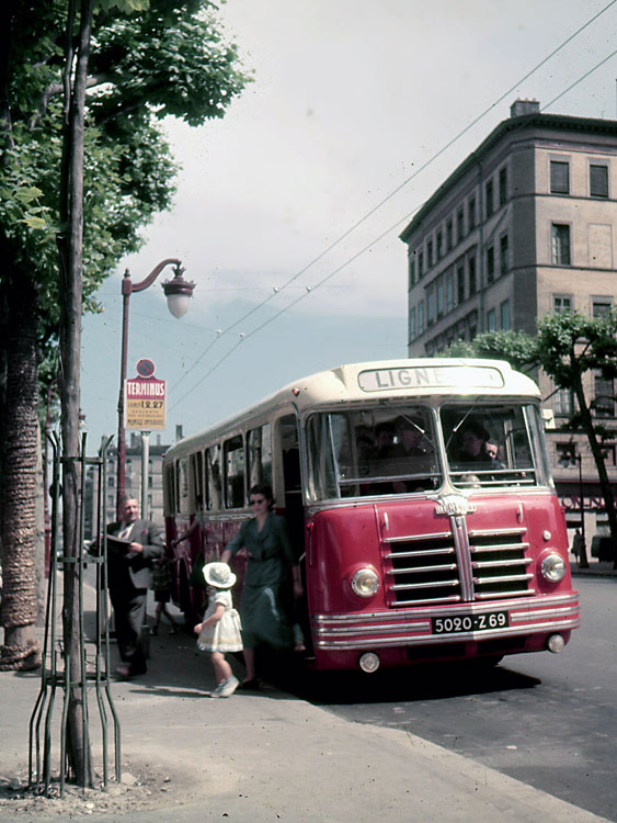 11-bus-PLR-ligne-27-Lyon-1956.jpg