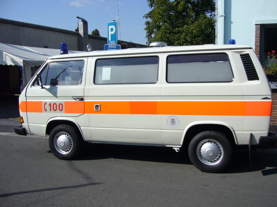 Ambulance_vw_transporter.jpg