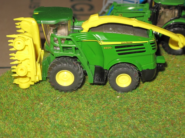 John Deere ensileuse 8500i.JPG