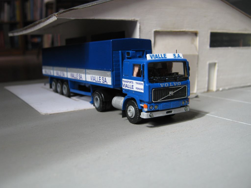 Volvo F10 SR.JPG