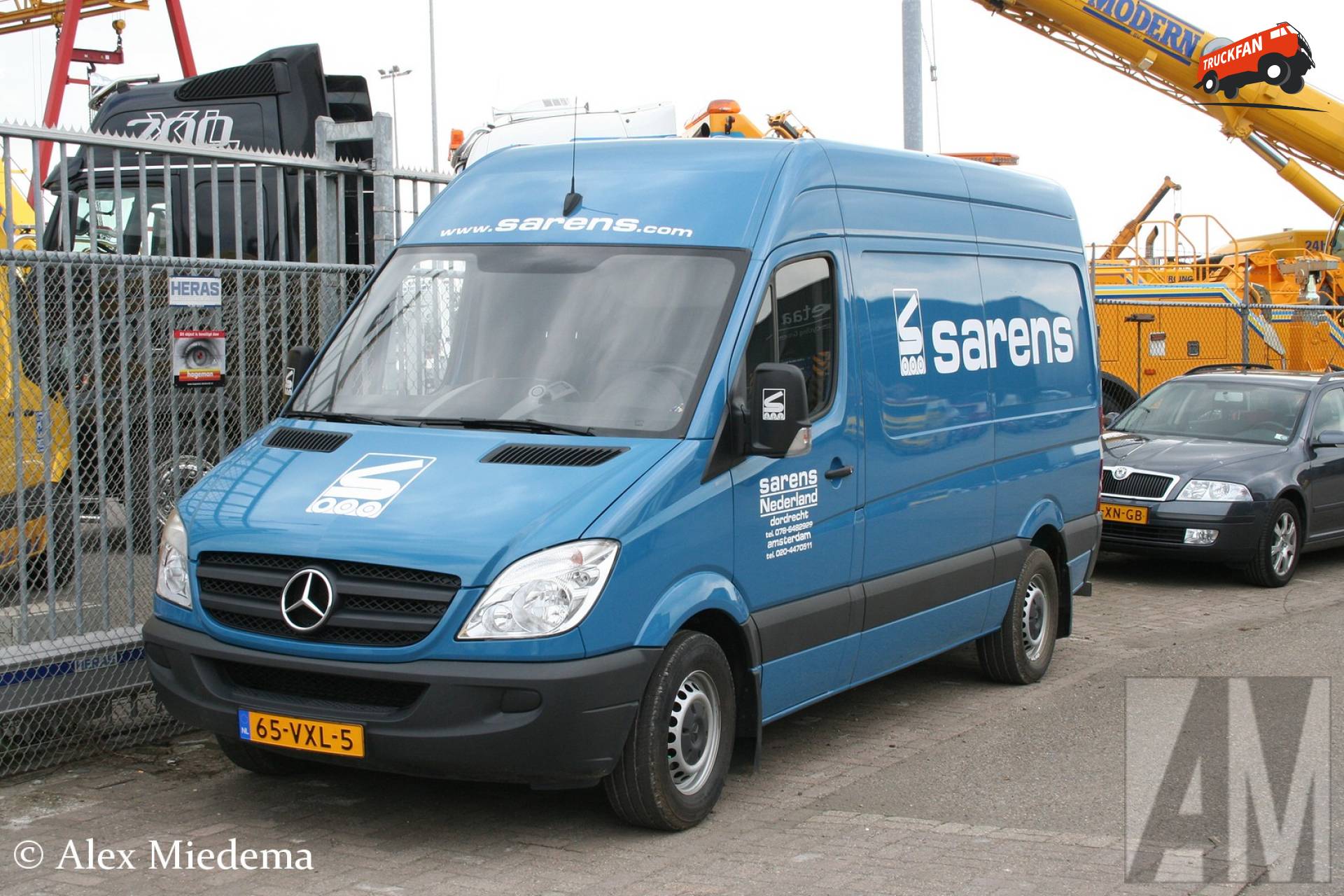 1215599-sprinter-mercedesbenz.jpg