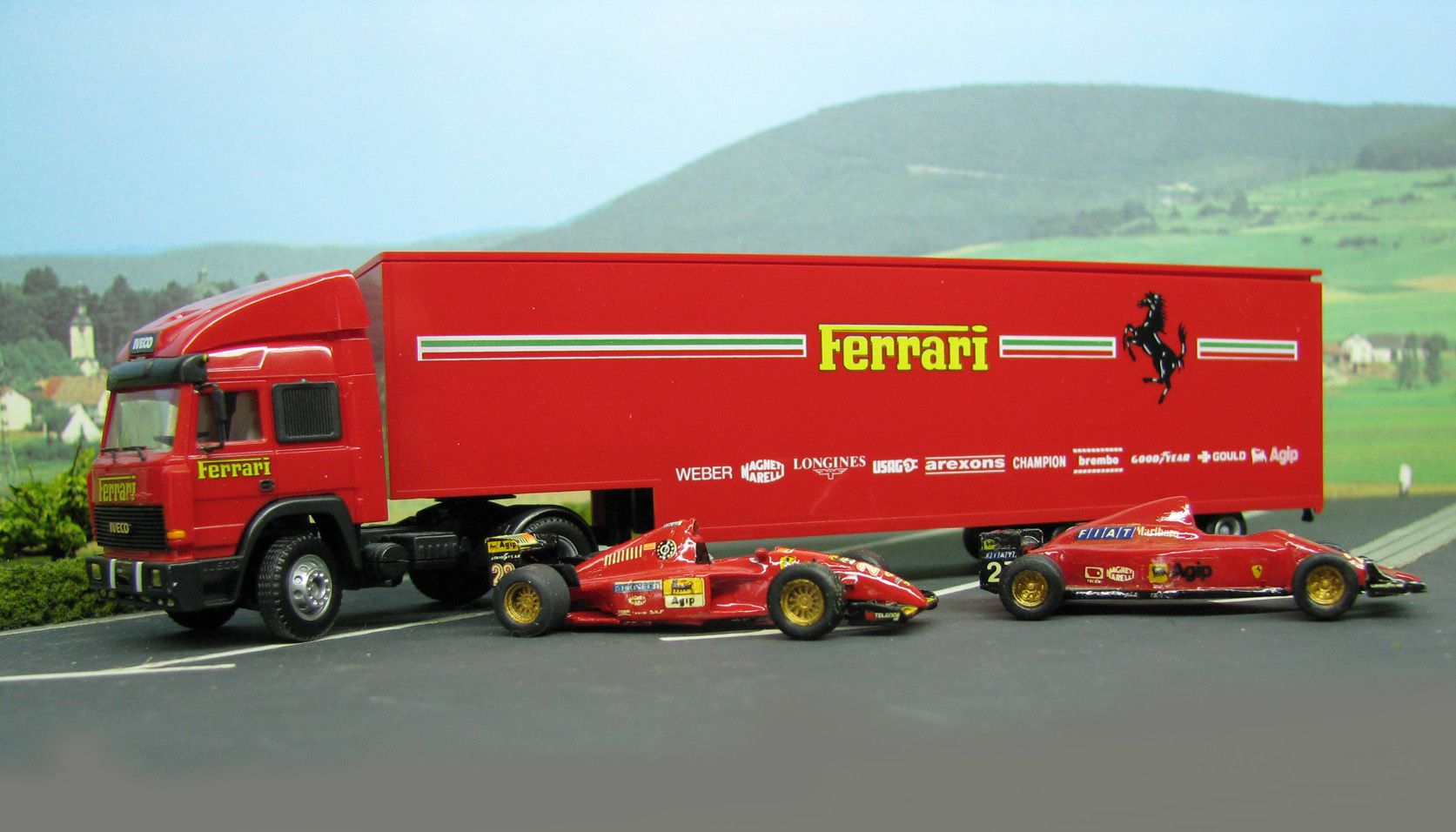 F1 Ecurie FERRARI  IVECO Turbostar + semi tridem. Fab. HERPA.jpg