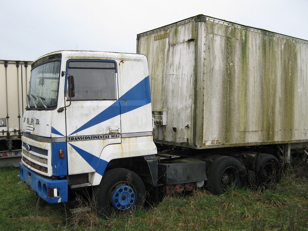 Ford Transcontinental 5035.JPG