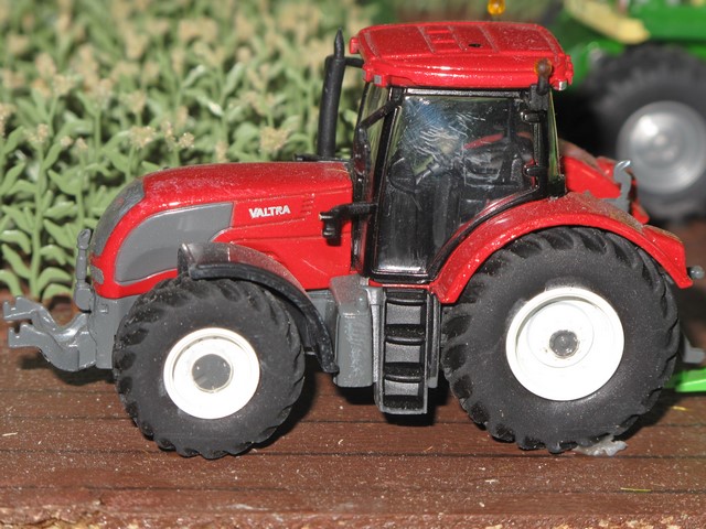 Valtra S (405ch).JPG