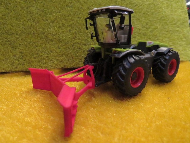 tracteur claas avec une lame.JPG