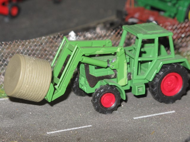 Fendt avec chargeur frontal.JPG