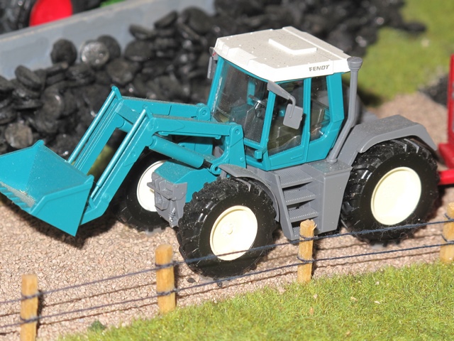 Fendt Xylon avec chargeur frontal.JPG