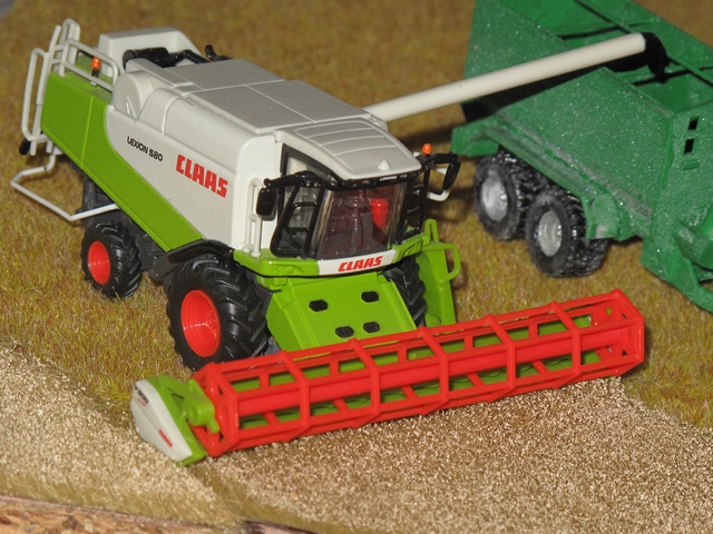 Claas moissonneuse- batteuse Lexion 580.JPG