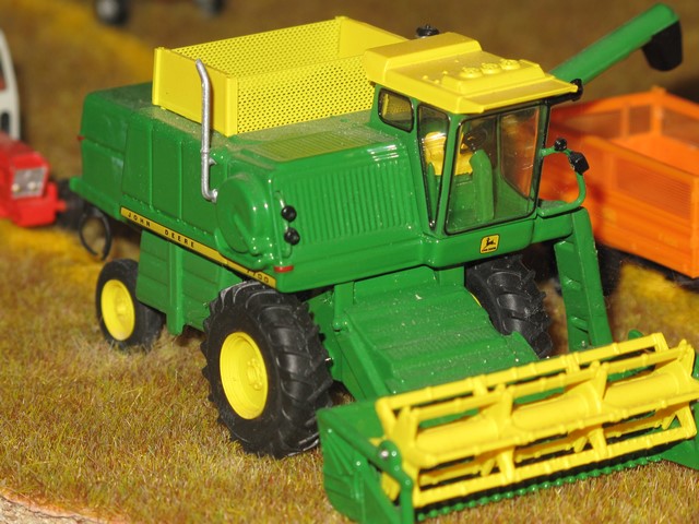 John Deere moissonneuse batteuse 7700.JPG