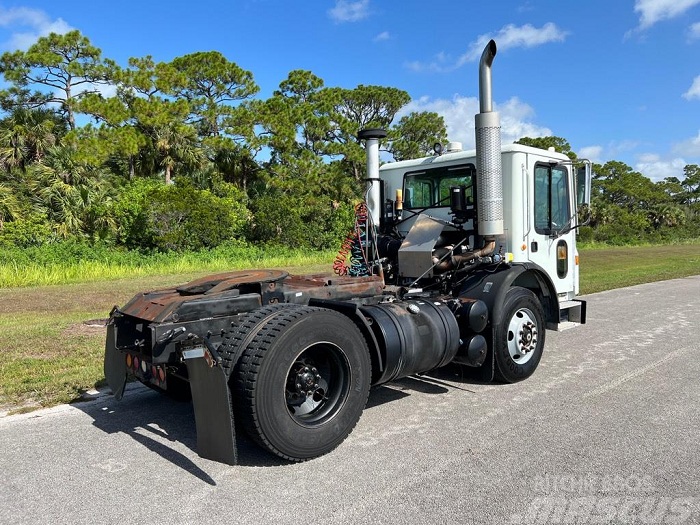 MACK MR 688-102.jpg