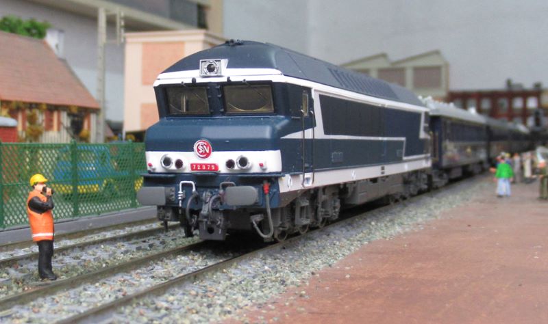 Loco CC72075+rame 3-4 avant B.jpg