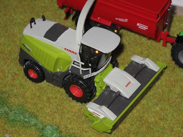 Claas ensileuse herbe Jaguar 960 (623ch).JPG