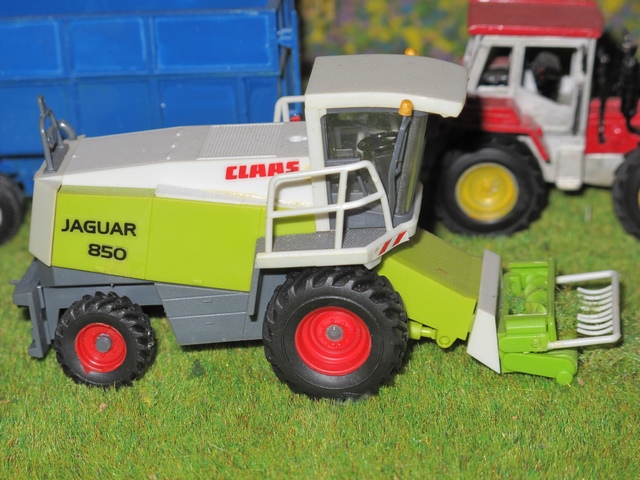 Claas ensileuse Jaguar 850.JPG