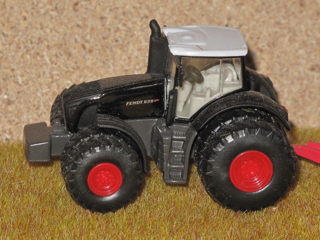 Fendt 939 noir.JPG