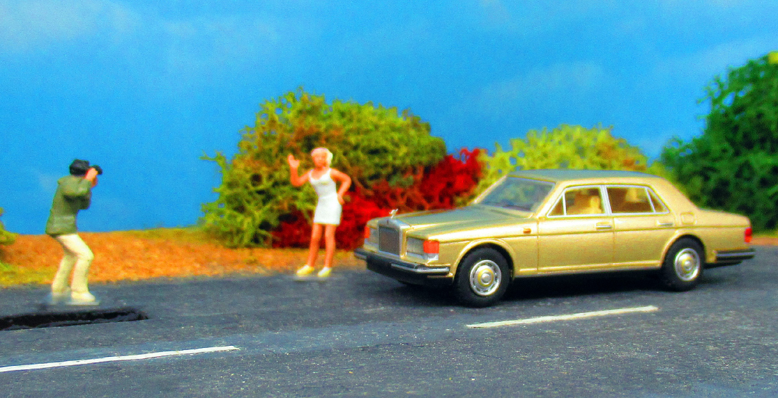 Superbe ROLLS ROYCE Silver Spirit Marc I. L' emblème en photodécoupe sur le bouchon du radiateur mais pas de rétroviseurs...dommage !