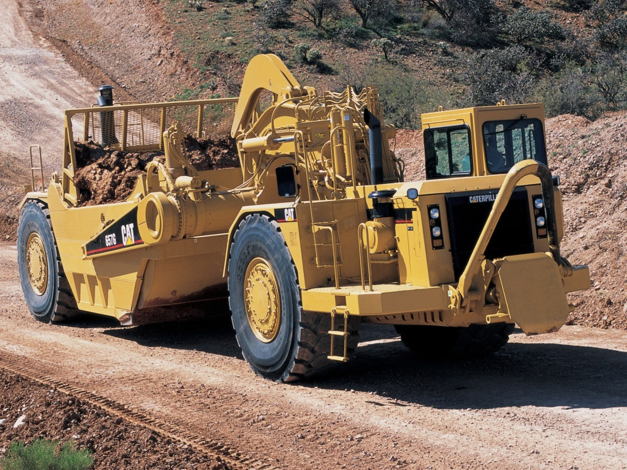 caterpillar_657g_r1.jpg