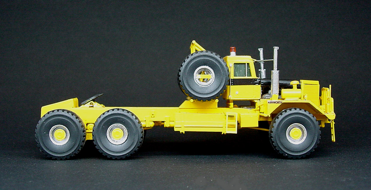Pillet Kenworth 953 fond noir 84.jpg