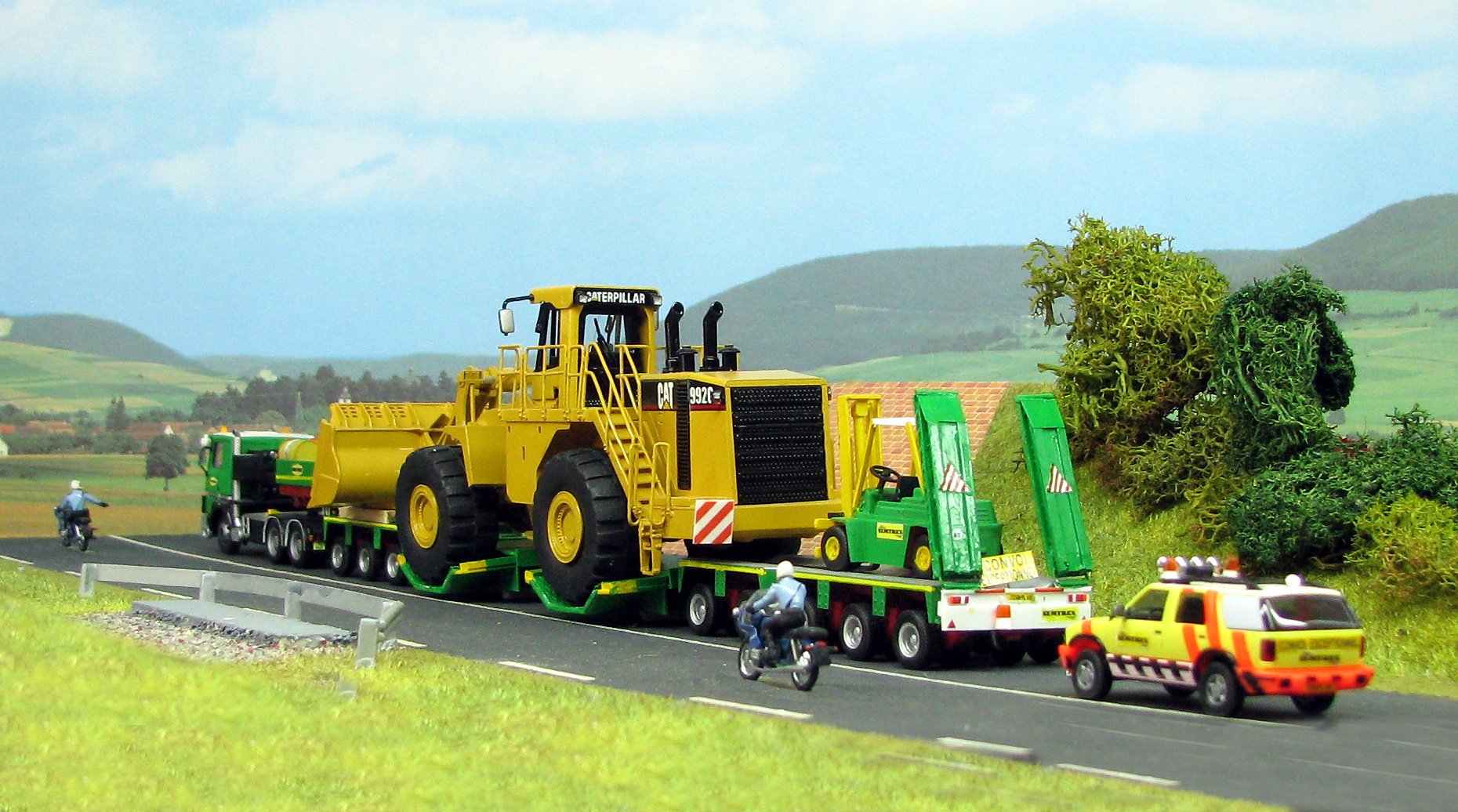 CAT 992 .JPG