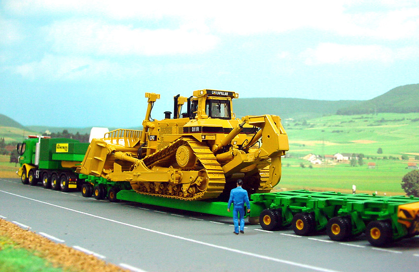Transport de CAT D11R sur remorque Scheuerle 32 .jpg
