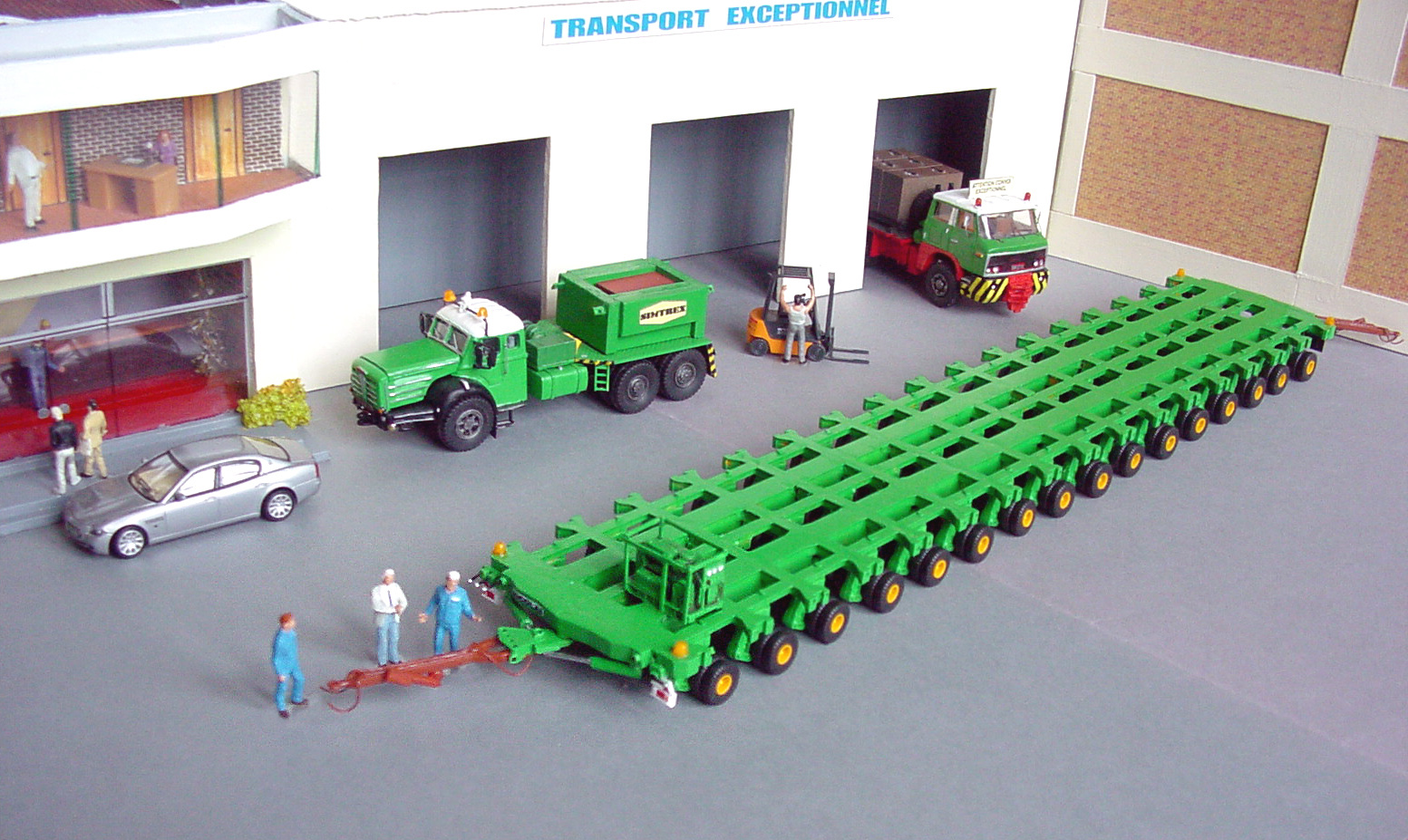 Des mille pattes pour transporter ces énormes engins de mines.jpg