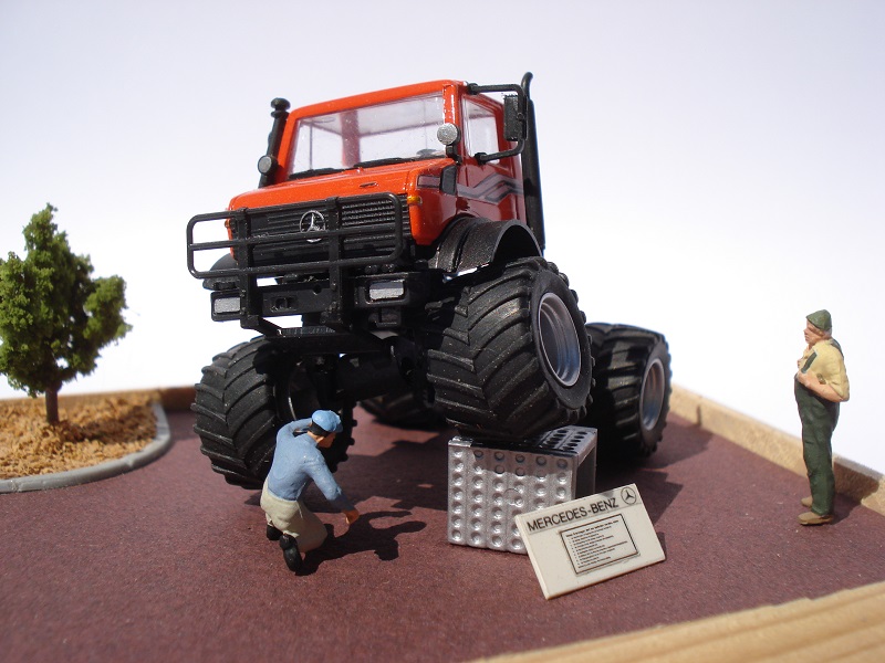 UNIMOG Salon (2) - Copie.JPG