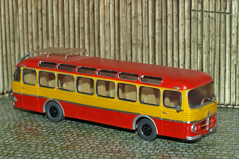 Bus Pegaso/ Modèle d'EKO, retravaillé