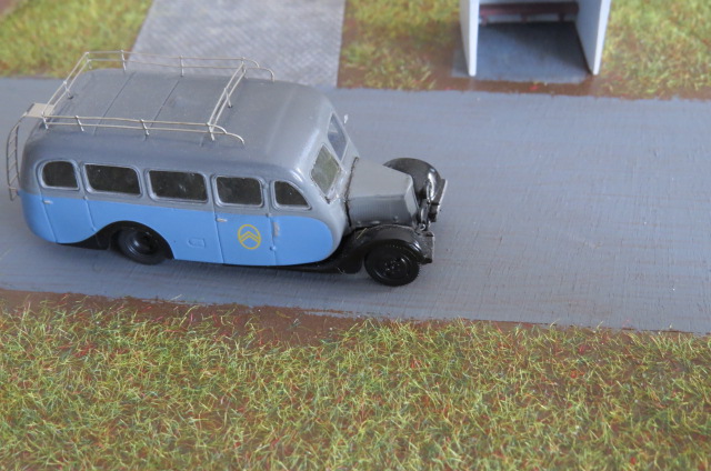 Bus norev avec gallerie  en photogravure et vitrages encastrées