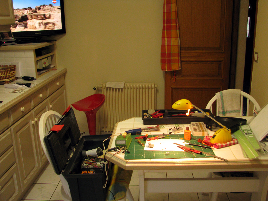 c'est ici que naissent toutes mes réalisations. Evidement ce n'est pas les les grands ateliers de certains mais il en sort tout de même d'assez belles choses !