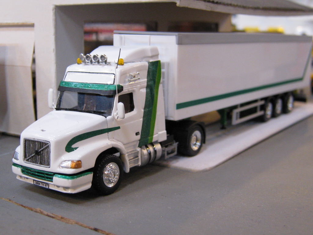Volvo NH 12 SR.jpg