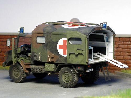 mb_unimog_ambulance_lr_lg.jpg