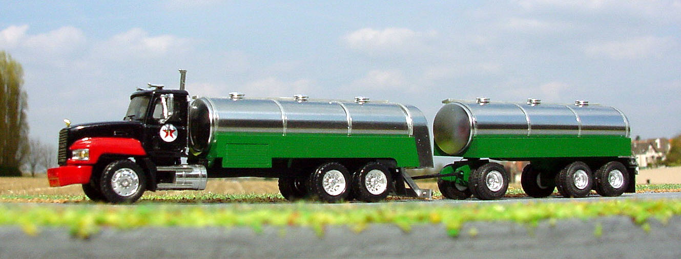 Pillet MACH CH porteur-remorqueur TEXACO.jpg