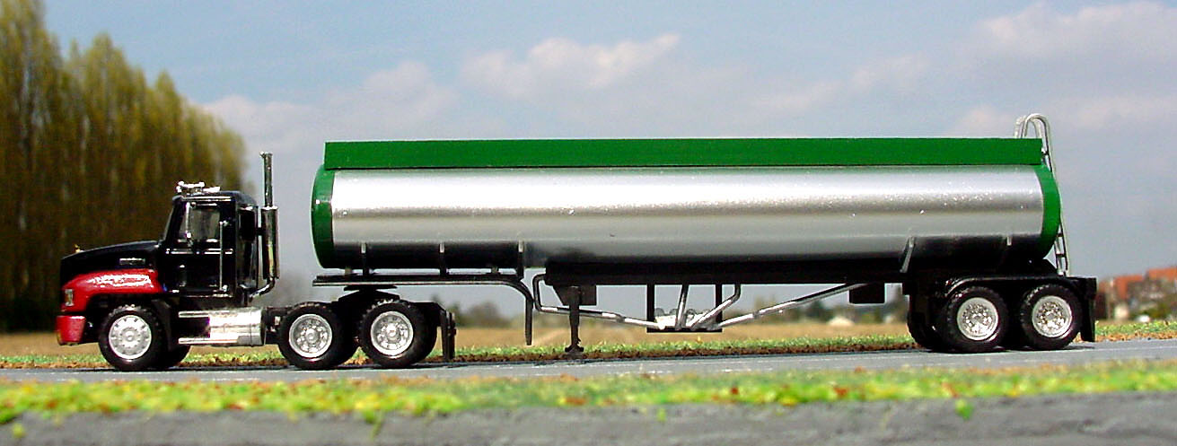 Pillet MACK CH  semi TEXACO.jpg