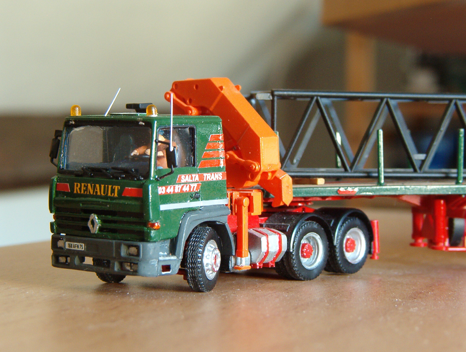 R420 6X4 avec grue 80tmetre 04.jpg