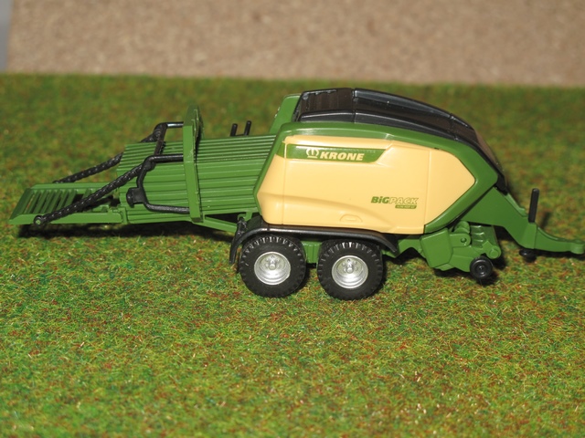 Krone presse Big Pack 1290 HDP VC.JPG