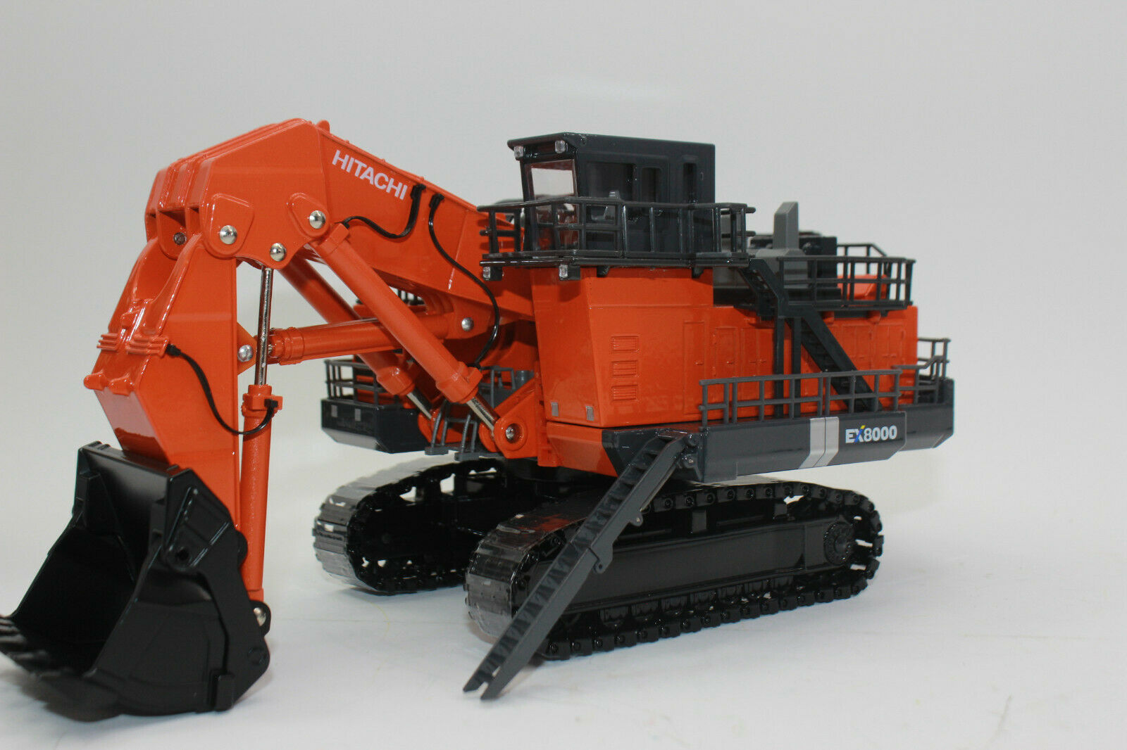 Hitachi-EX-8000-Hochlöffelbagger-Bagger-Kettenbagger-187.jpg