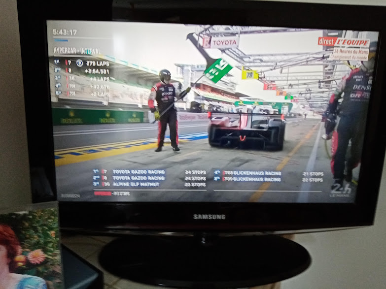 La TOYOTA n° 7 repart de son stand !
