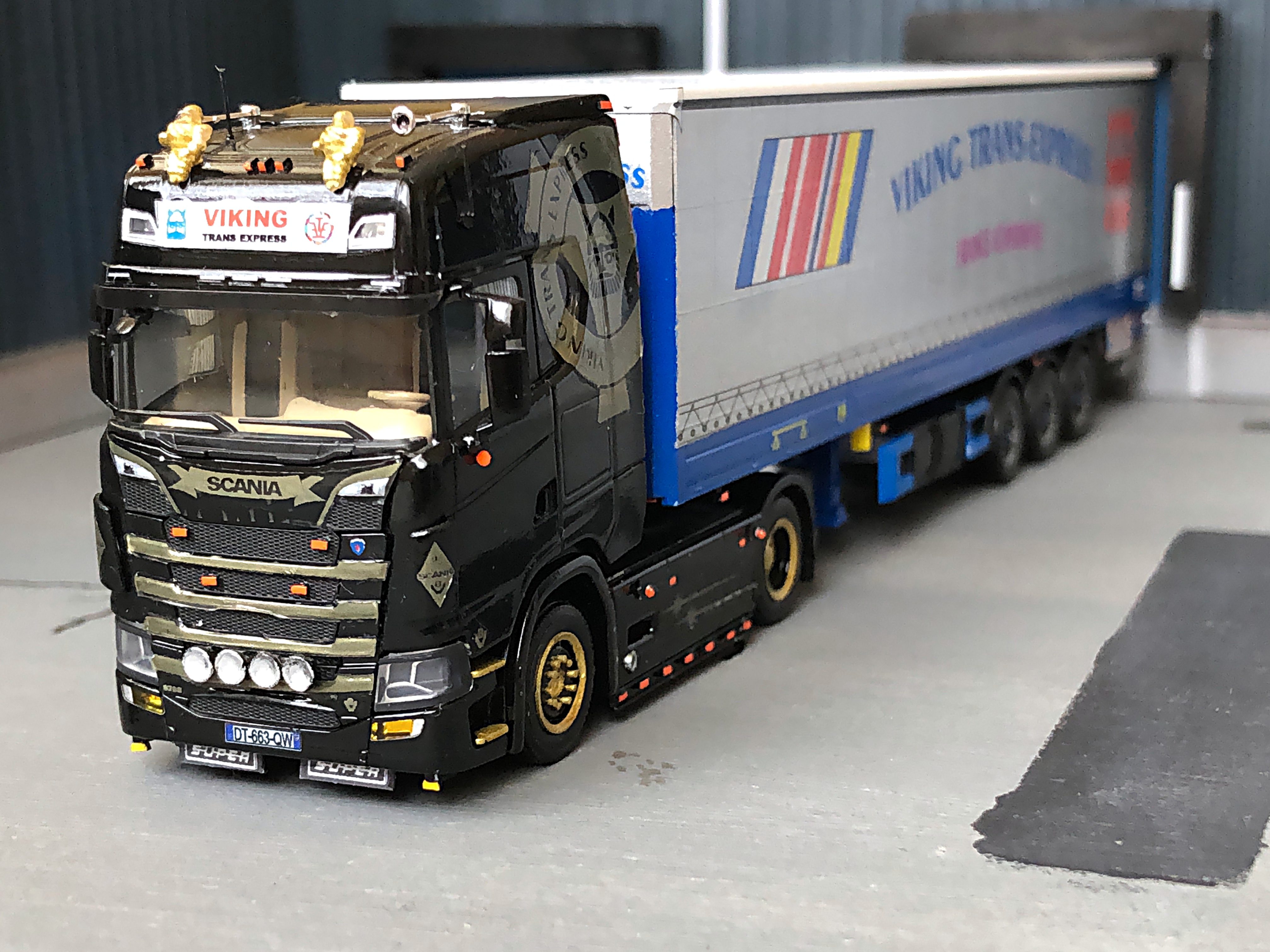 Viking Scania noir_4.jpg