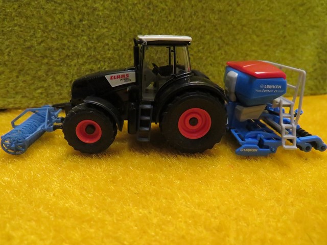 tracteur claas avec brise mottes et combiné semoir herse rotative.JPG