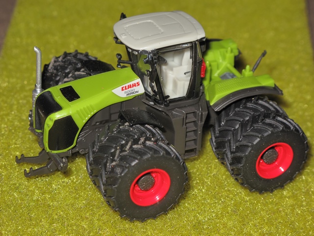 Claas Xerion 5000 roues jumelés.JPG