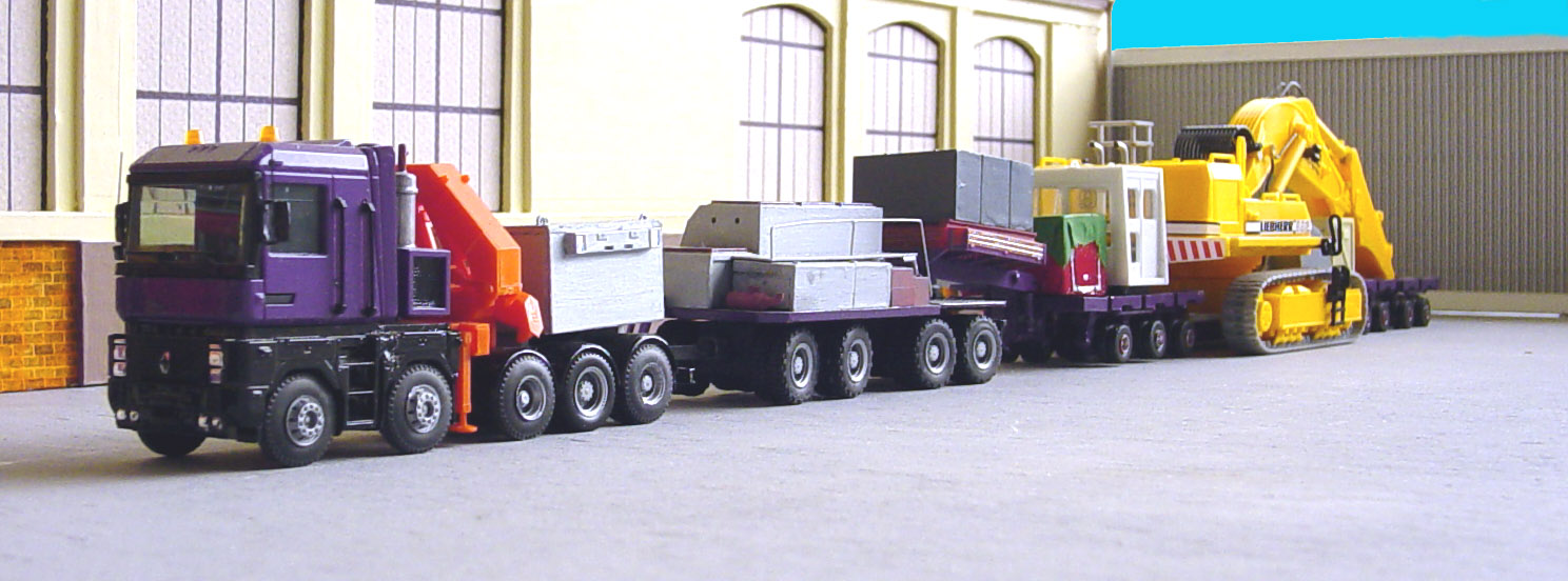 AE10x4 + truck 8x8 pret au depart.jpg
