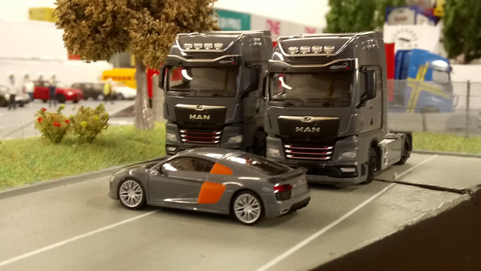 r8 (3).jpg
