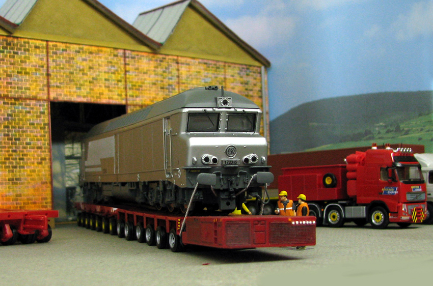 D'abord sortons la machine de l'atelier, une loco diesel CC 172045 Jouef, appelée &quot;béton&quot; à cause de sa couleur dite &quot;sortie d'usine.