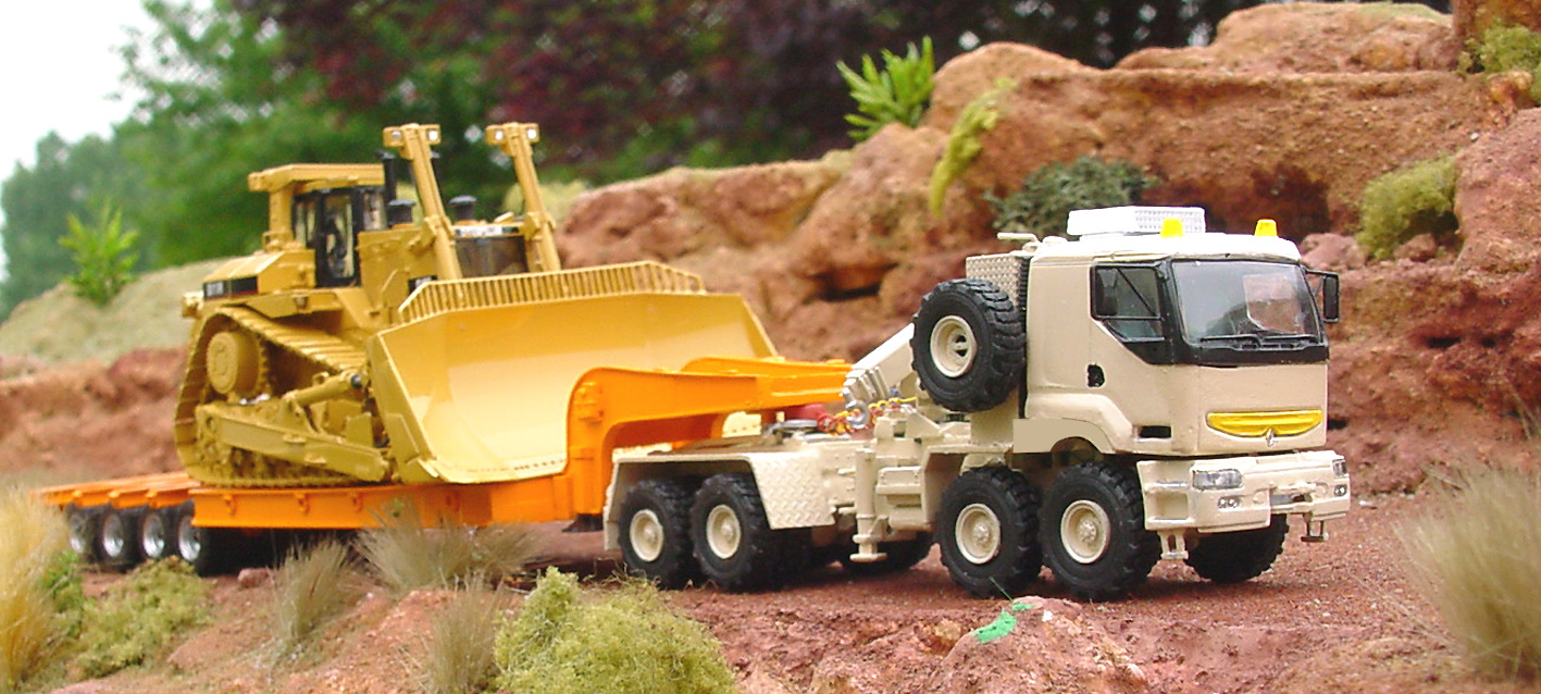 RENAULT n'a fourni que la cabine, le reste est du NICOLAS TITAN proposé par la SIMTREX branche &quot;Sahara&quot;