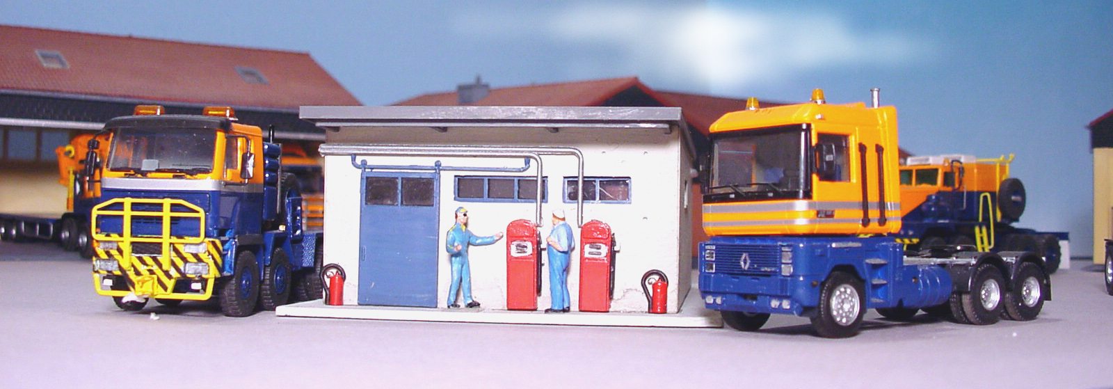 MTRE PILLET,LES MONSTRES ONT SOIF  !.JPG