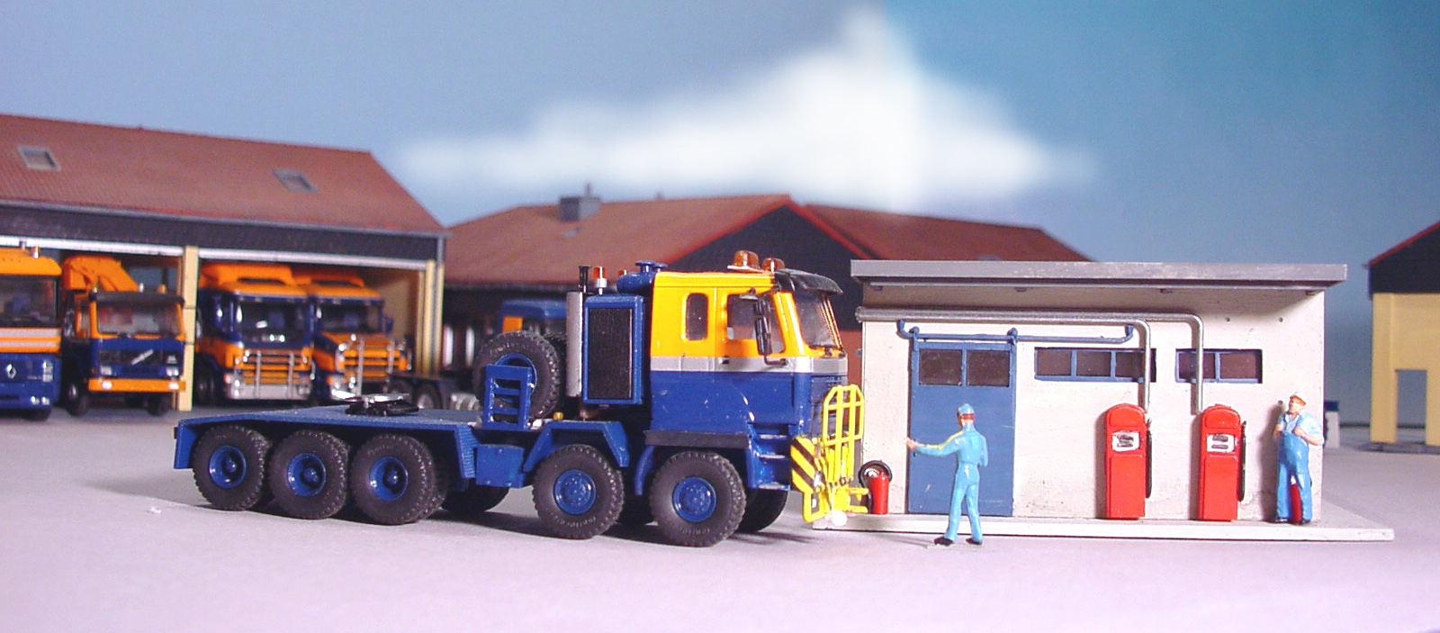 MTRE PILLET,LE TITAN AU RAVITAILLEMENT.JPG