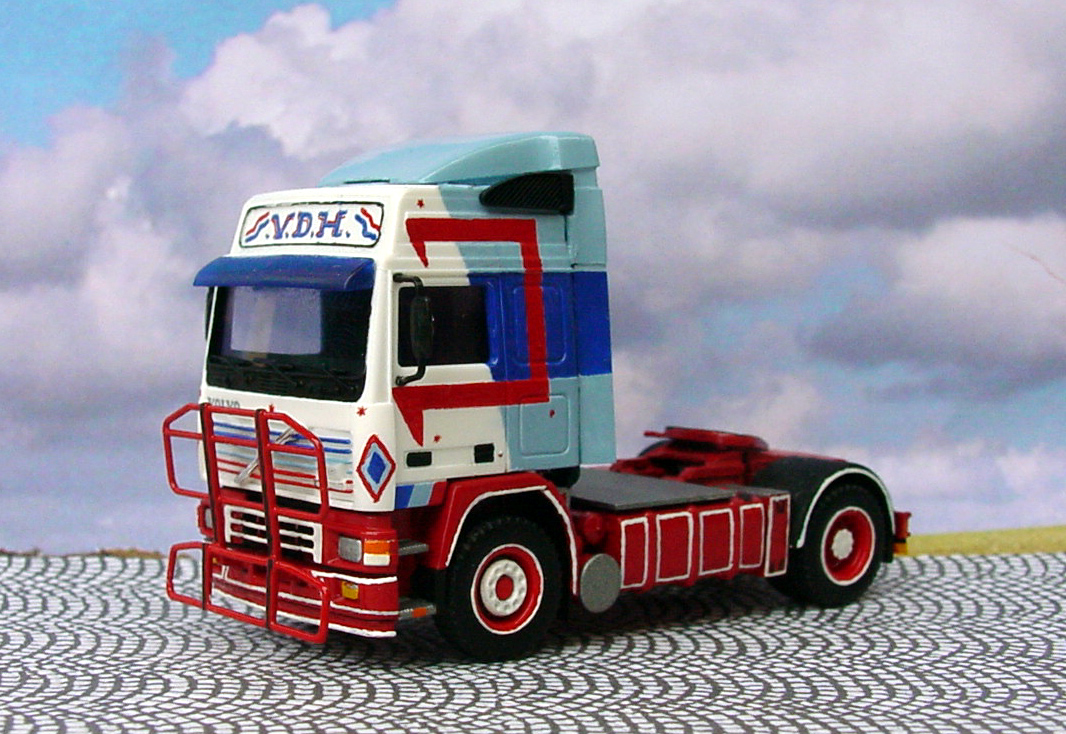 TUPINIER=the british,Volvo F12 VDH, 24.jpg