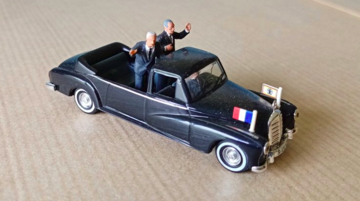 Ch de GAULLE et Konrad ADENAUER à bord d'une Mercedes 300 : 1963