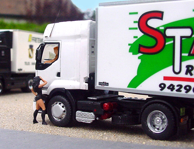 Sur le parking routier de Varinfroy 01b.jpg