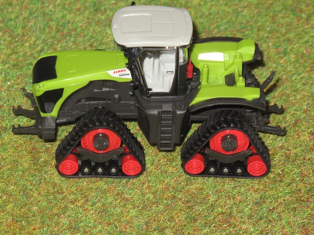 Claas Xérion 5000 sur chenilles de 2019 (524ch).JPG