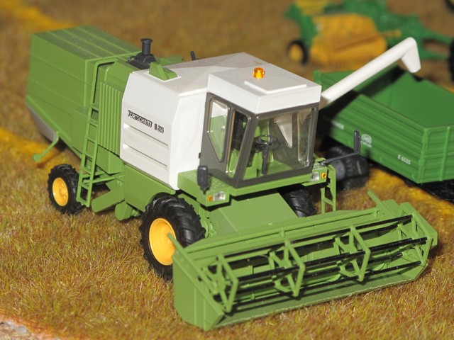 Fortscritt moissonneuse batteuse E 514.JPG